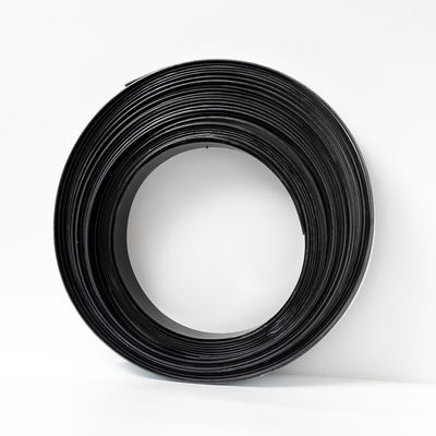 در داخل و خارج از خانه، کلاه نامه ها را برش دهید.