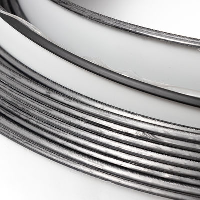 در داخل و خارج از خانه، کلاه نامه ها را برش دهید.